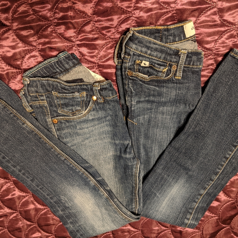 2 pairs of girls jeans -small lot